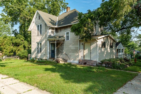 Homes For Sale - 704 Irving Avenue<br/> ROCKFORD, IL 61101