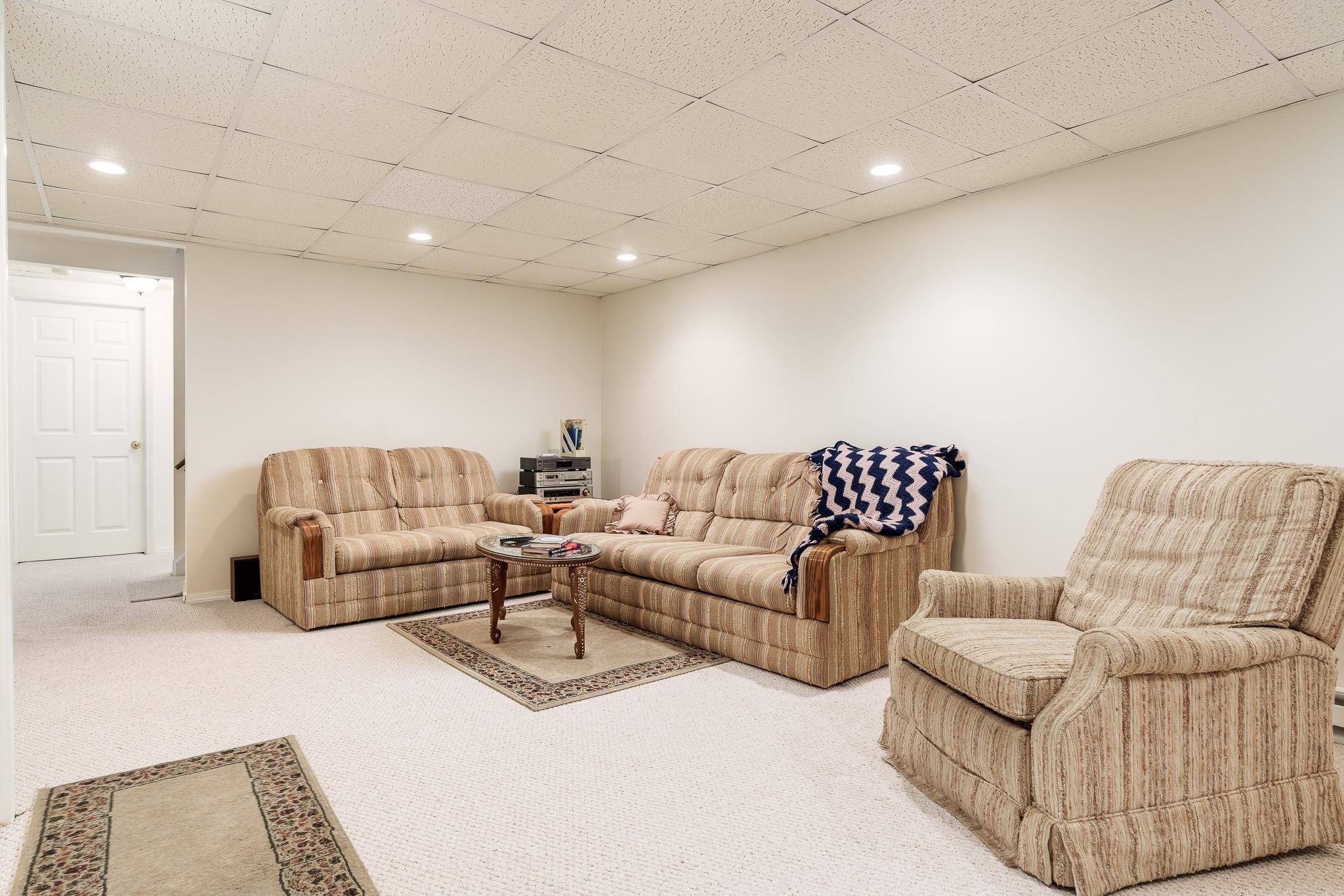 Rockford, Illinois 61114, United States, 4 Bedrooms Bedrooms, ,3 BathroomsBathrooms,Residential,Pending,14659