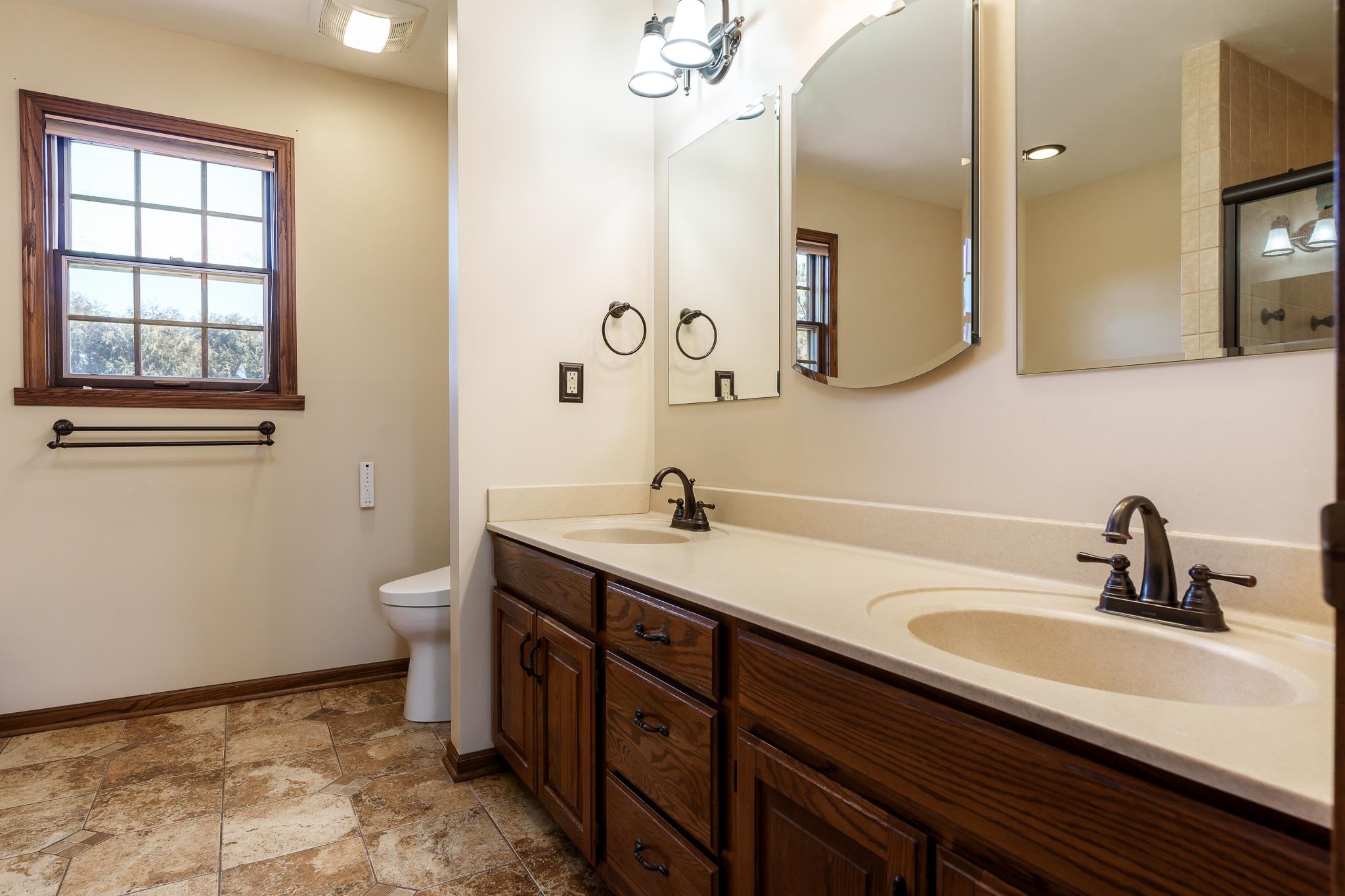 Rockford, Illinois 61114, United States, 4 Bedrooms Bedrooms, ,3 BathroomsBathrooms,Residential,Pending,14659