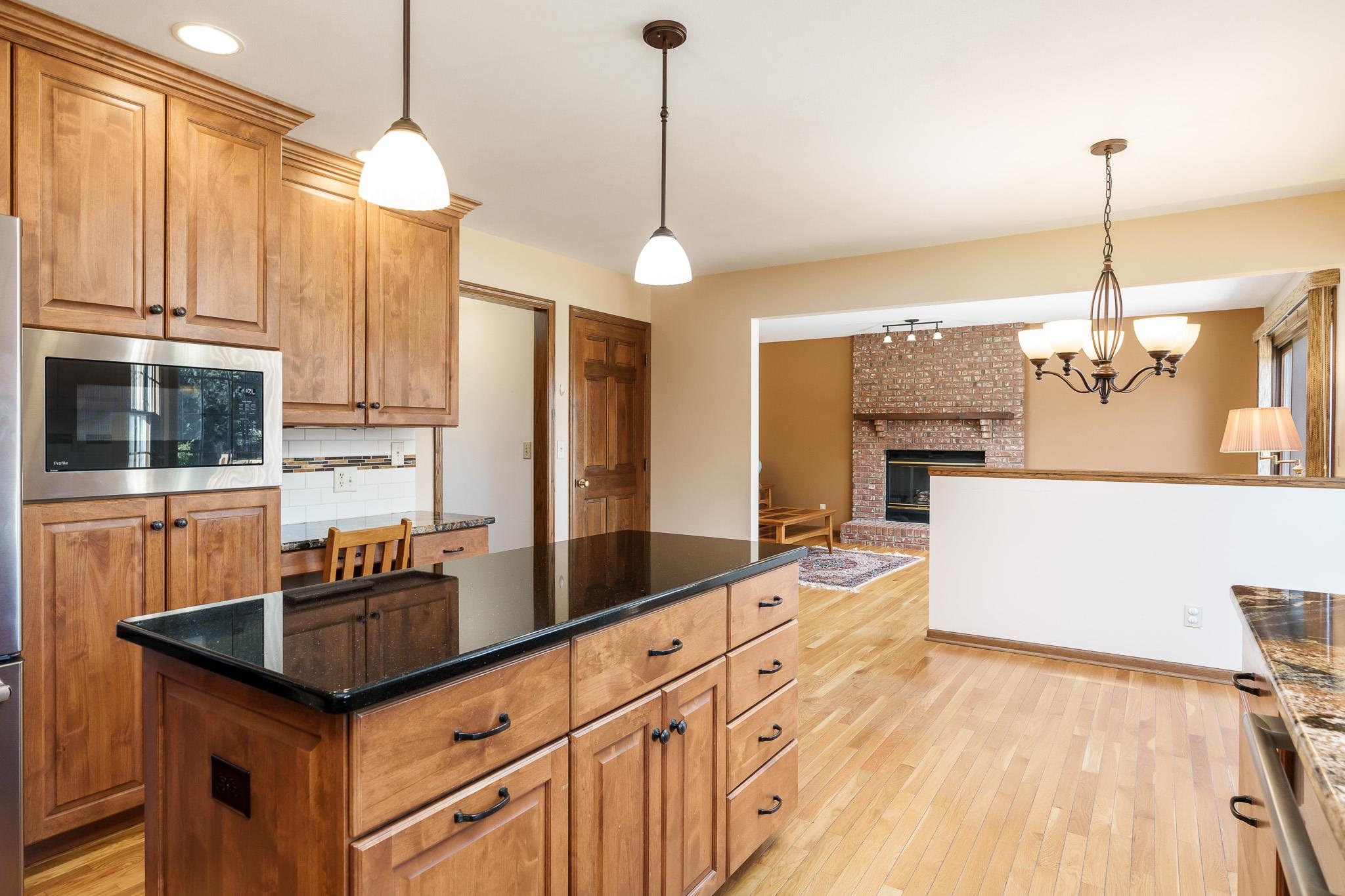 Rockford, Illinois 61114, United States, 4 Bedrooms Bedrooms, ,3 BathroomsBathrooms,Residential,Pending,14659