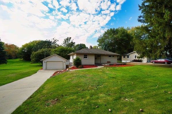 1526 S HARLEM AVE, FREEPORT, IL 61032 - Image c86b18eca9f81998dd40f6c823f5fb1e/3283582232