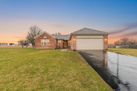 Homes For Sale - 1919 Cloverdale Way<br/> Boone County, BELVIDERE, IL 61008