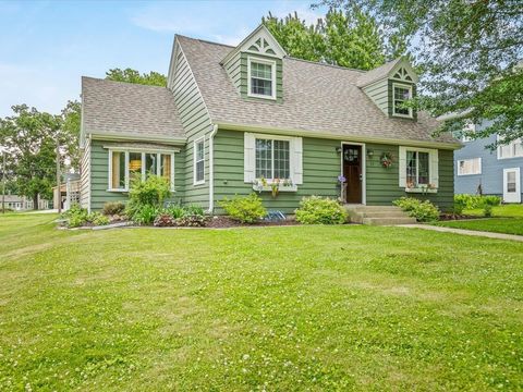 Homes For Sale - 212 S Pecatonica Street<br/> WINNEBAGO, IL 61088