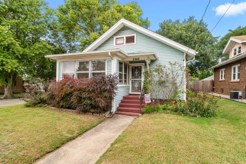 Homes For Sale - 2302 Broadway<br/> ROCKFORD, IL 61104