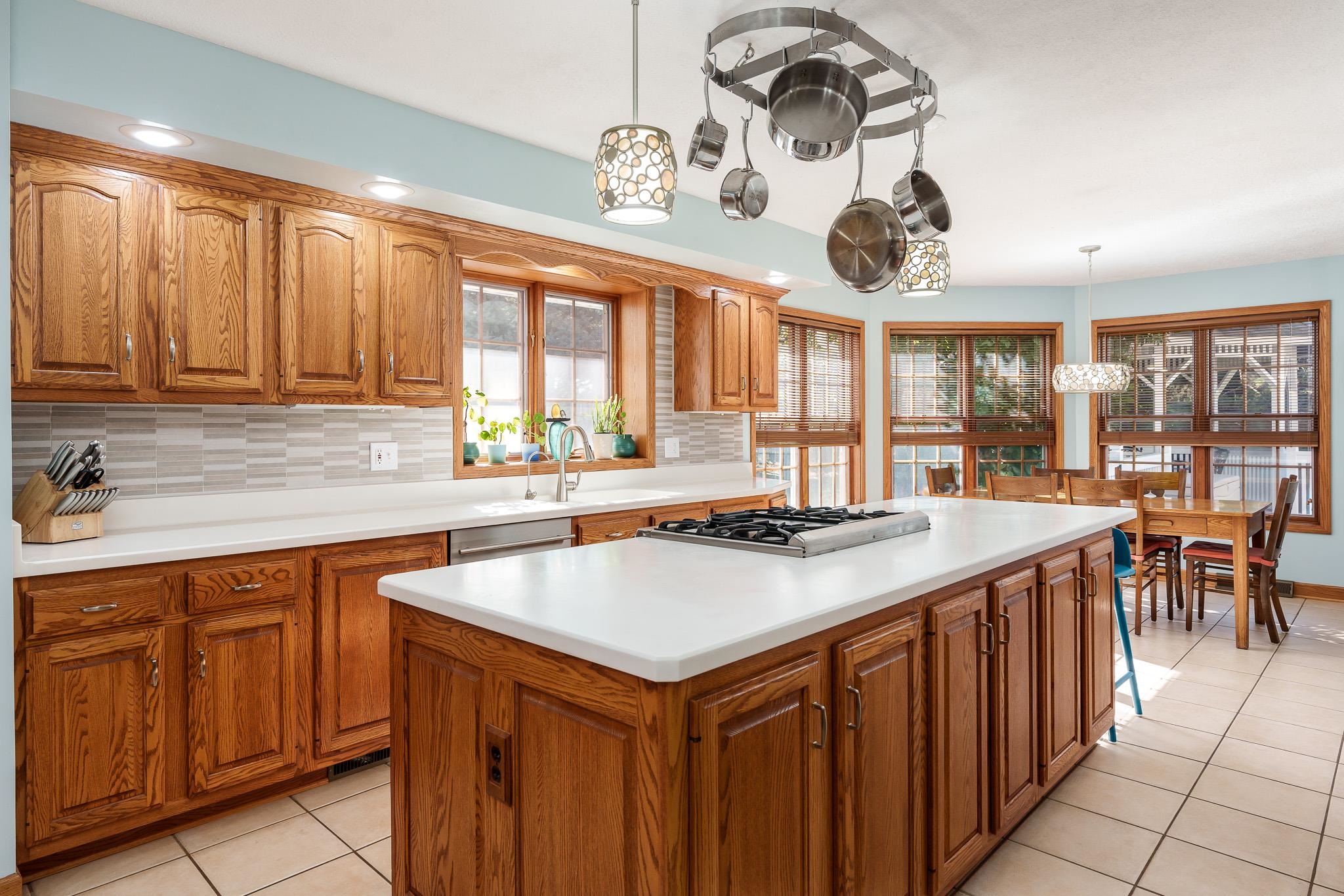 Rockford, Illinois 61114, United States, 4 Bedrooms Bedrooms, ,3 BathroomsBathrooms,Residential,Pending,37740