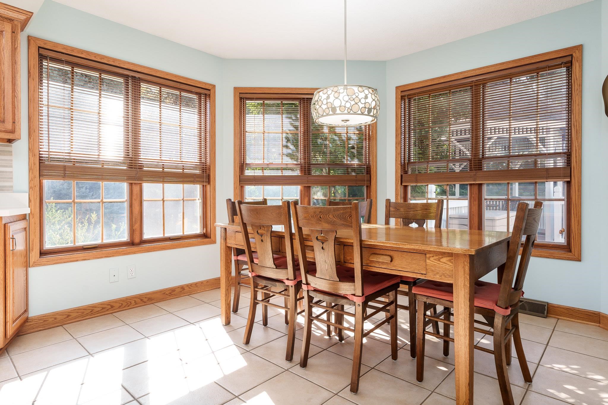 Rockford, Illinois 61114, United States, 4 Bedrooms Bedrooms, ,3 BathroomsBathrooms,Residential,Pending,37740