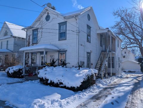 Multifamily For Sale - 717 W Pleasant Street<br/> Stephenson County, FREEPORT, IL 61032