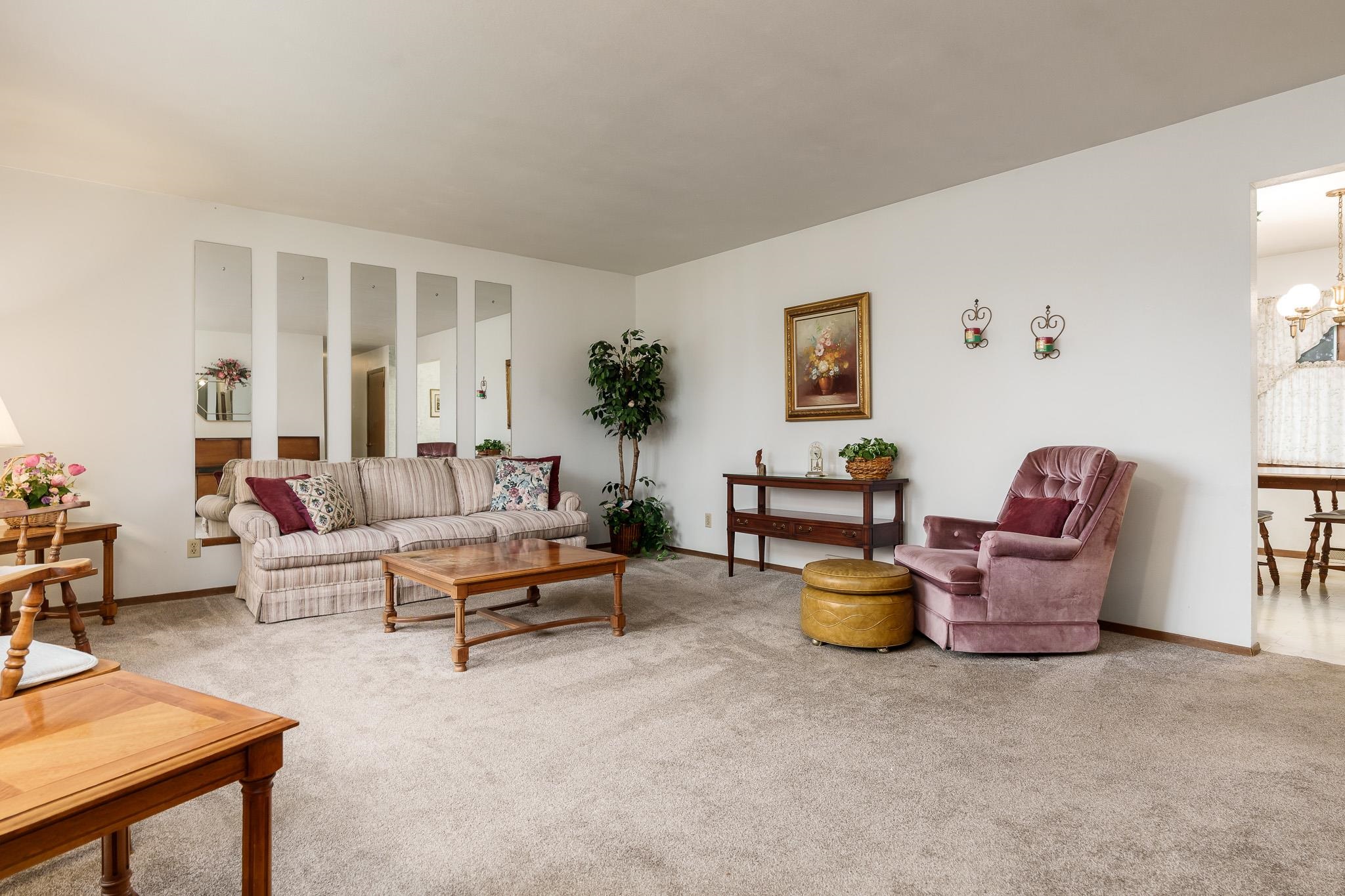 Rockford, Illinois 61107, United States, 3 Bedrooms Bedrooms, ,2 BathroomsBathrooms,Residential,Pending,32547