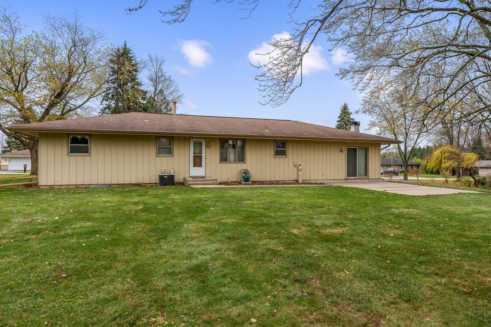 Rockford, Illinois 61107, United States, 3 Bedrooms Bedrooms, ,2 BathroomsBathrooms,Residential,Pending,32547