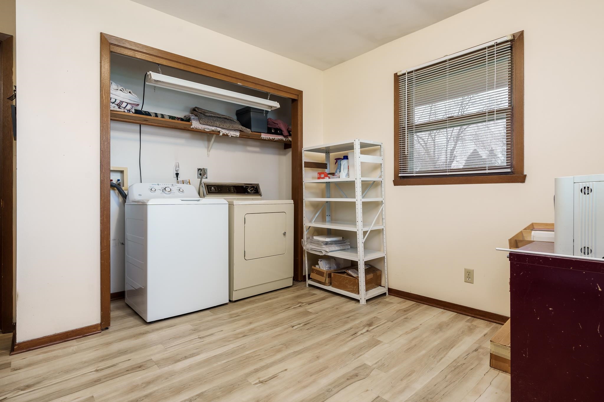 Rockford, Illinois 61107, United States, 3 Bedrooms Bedrooms, ,2 BathroomsBathrooms,Residential,Pending,32547