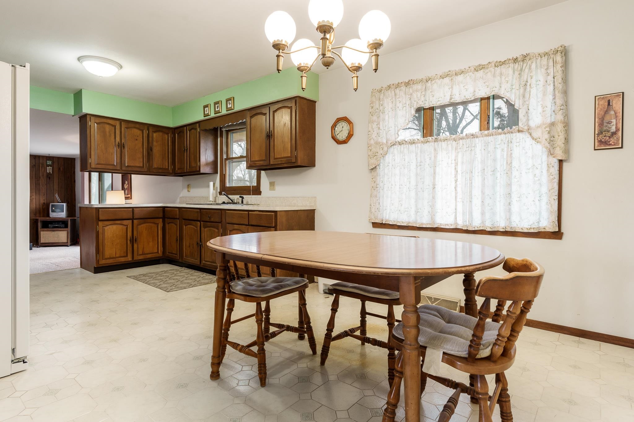 Rockford, Illinois 61107, United States, 3 Bedrooms Bedrooms, ,2 BathroomsBathrooms,Residential,Pending,32547