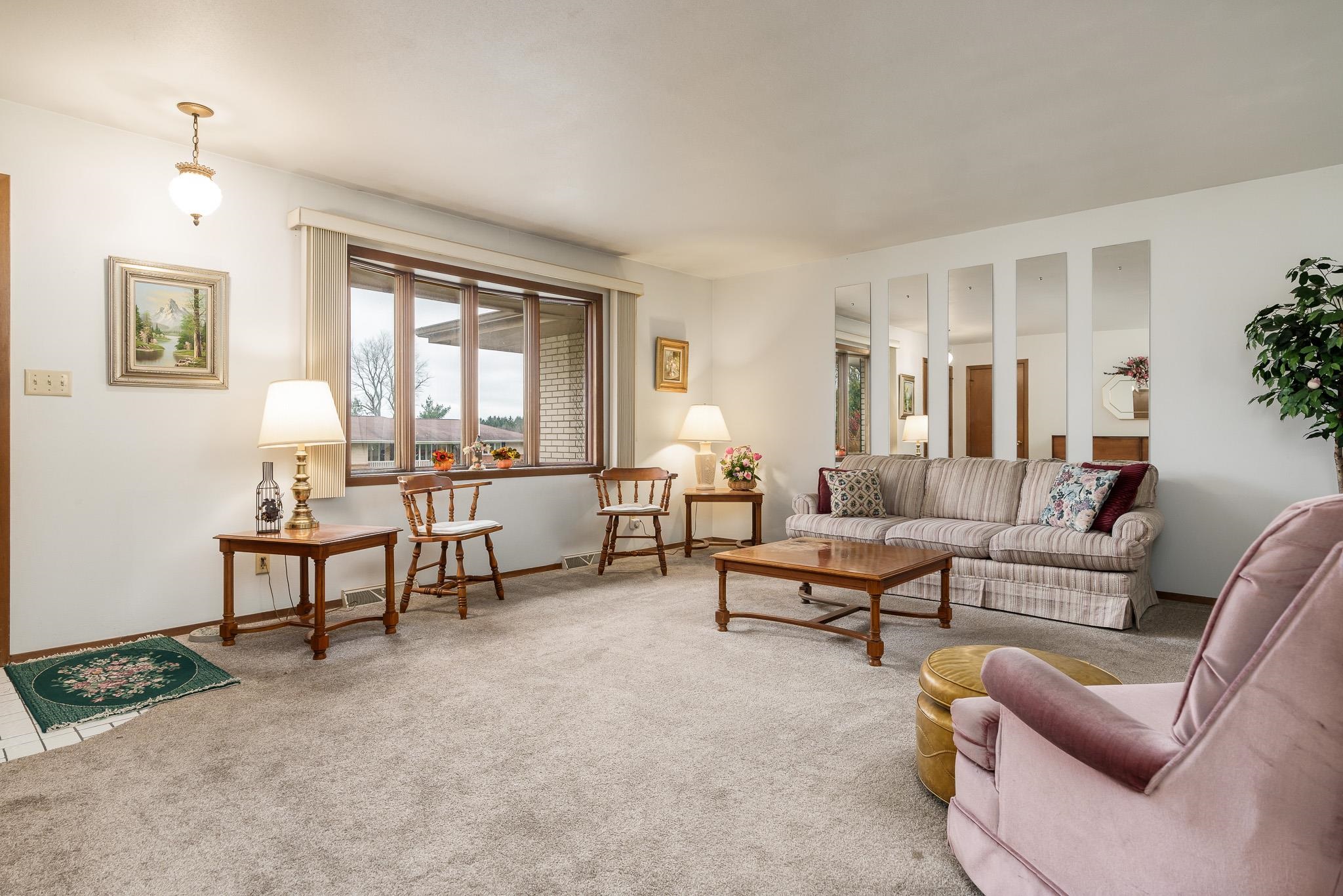 Rockford, Illinois 61107, United States, 3 Bedrooms Bedrooms, ,2 BathroomsBathrooms,Residential,Pending,32547