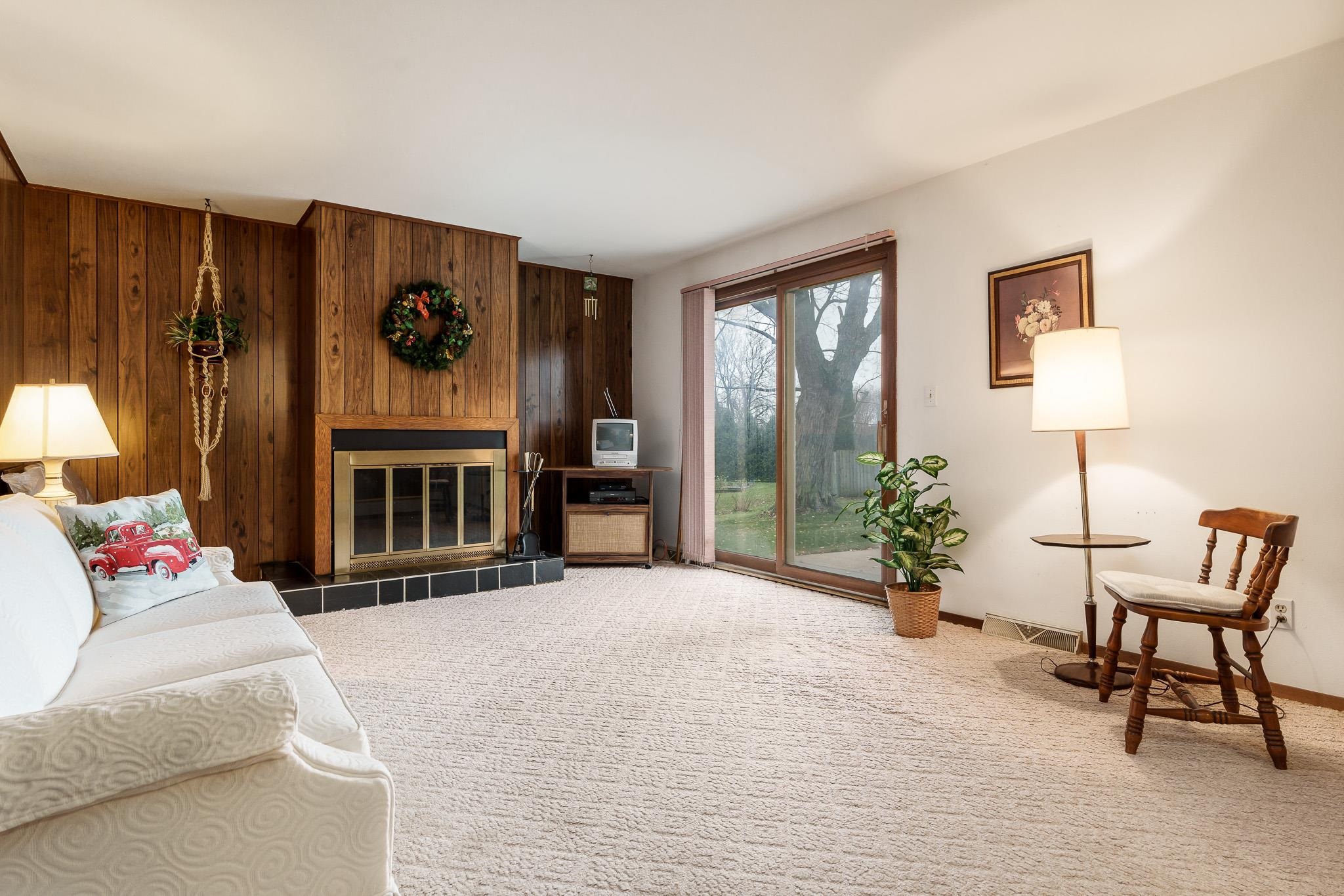 Rockford, Illinois 61107, United States, 3 Bedrooms Bedrooms, ,2 BathroomsBathrooms,Residential,Pending,32547