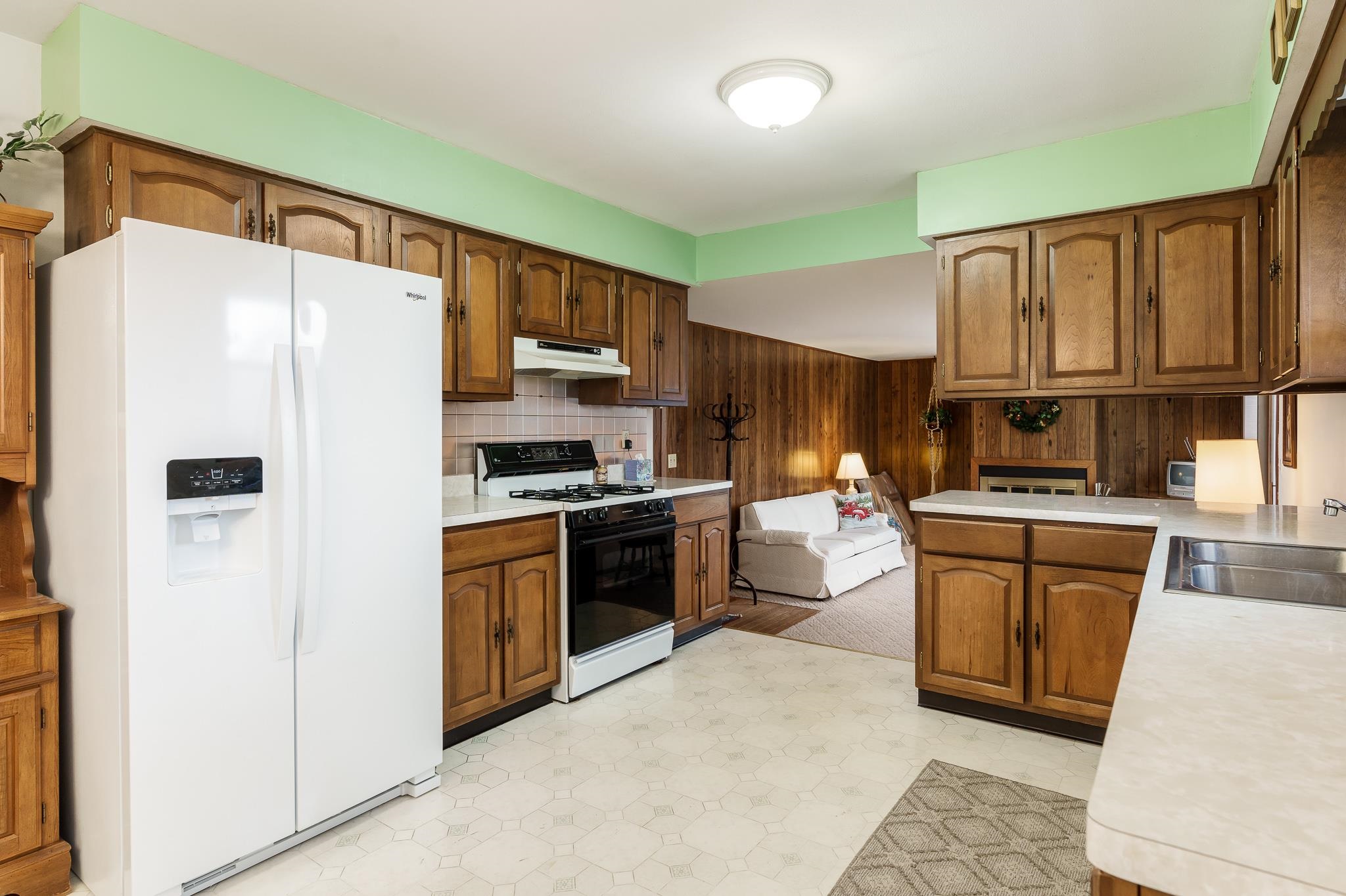 Rockford, Illinois 61107, United States, 3 Bedrooms Bedrooms, ,2 BathroomsBathrooms,Residential,Pending,32547