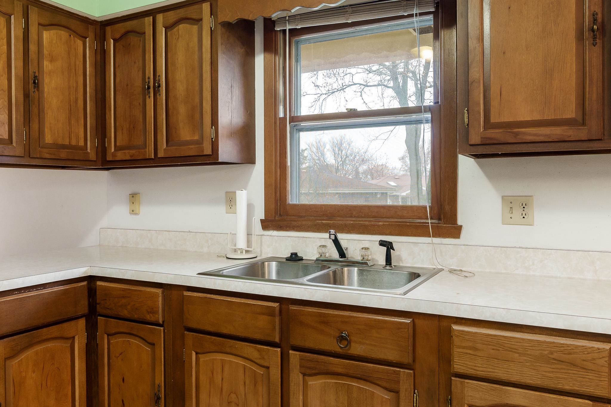 Rockford, Illinois 61107, United States, 3 Bedrooms Bedrooms, ,2 BathroomsBathrooms,Residential,Pending,32547