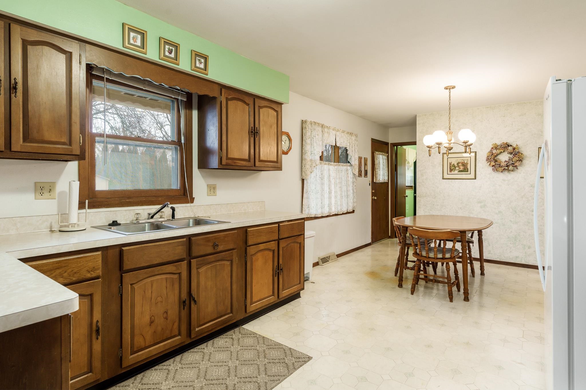 Rockford, Illinois 61107, United States, 3 Bedrooms Bedrooms, ,2 BathroomsBathrooms,Residential,Pending,32547