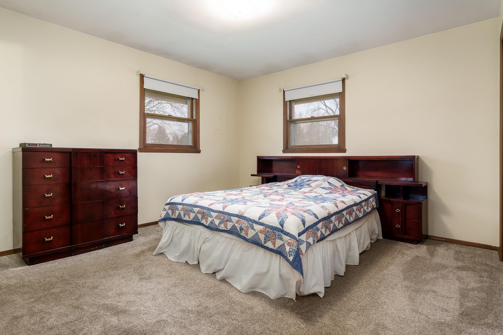 Rockford, Illinois 61107, United States, 3 Bedrooms Bedrooms, ,2 BathroomsBathrooms,Residential,Pending,32547