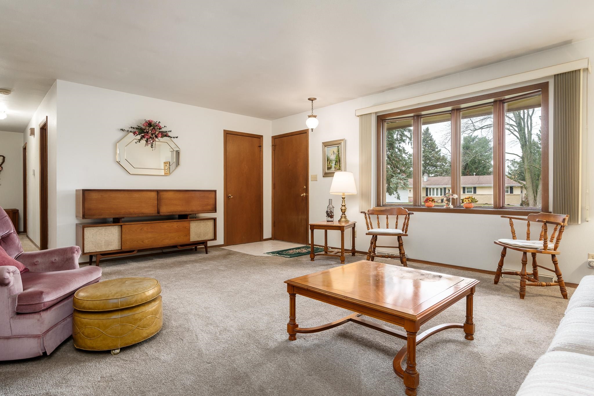 Rockford, Illinois 61107, United States, 3 Bedrooms Bedrooms, ,2 BathroomsBathrooms,Residential,Pending,32547