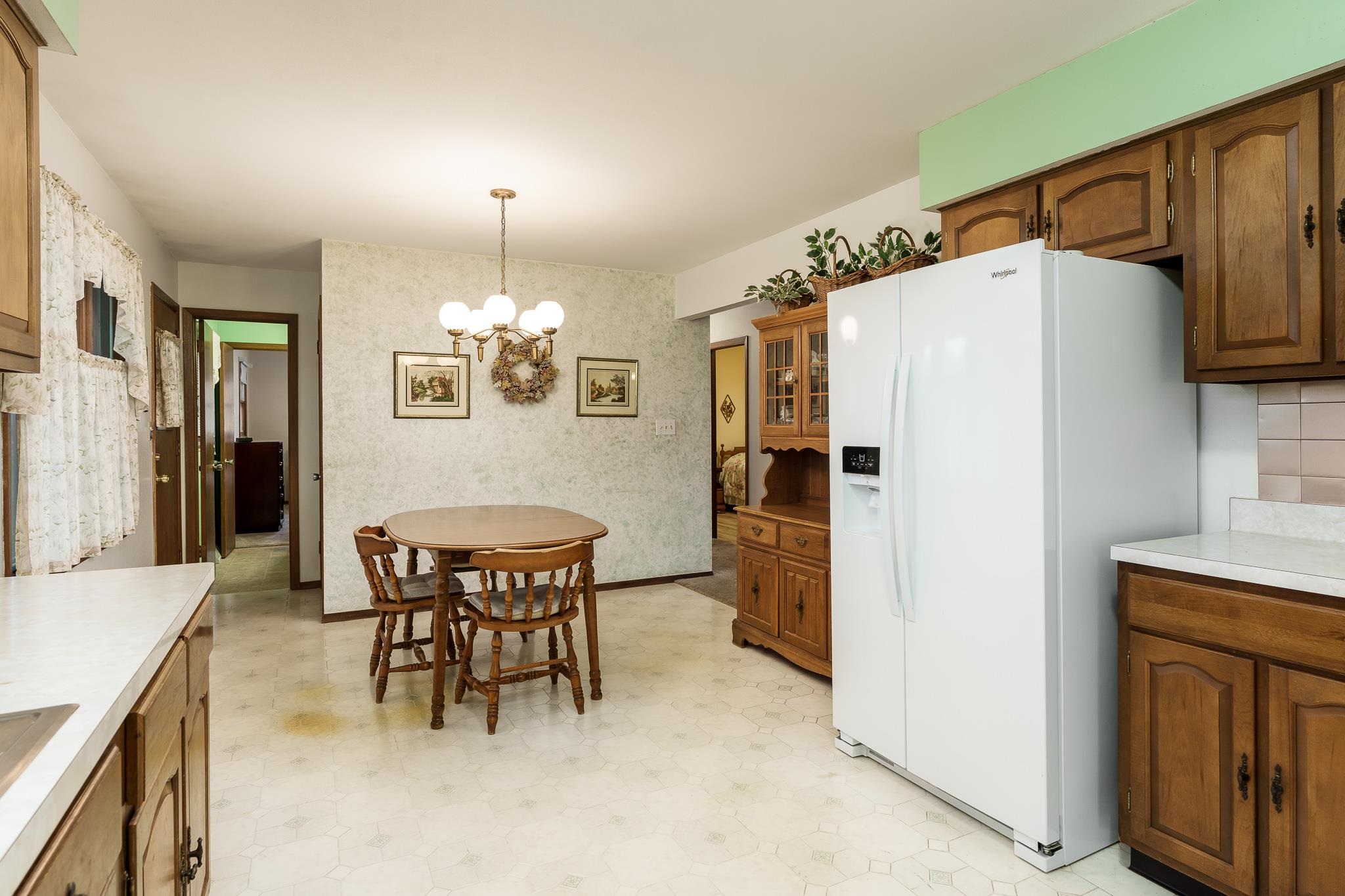 Rockford, Illinois 61107, United States, 3 Bedrooms Bedrooms, ,2 BathroomsBathrooms,Residential,Pending,32547