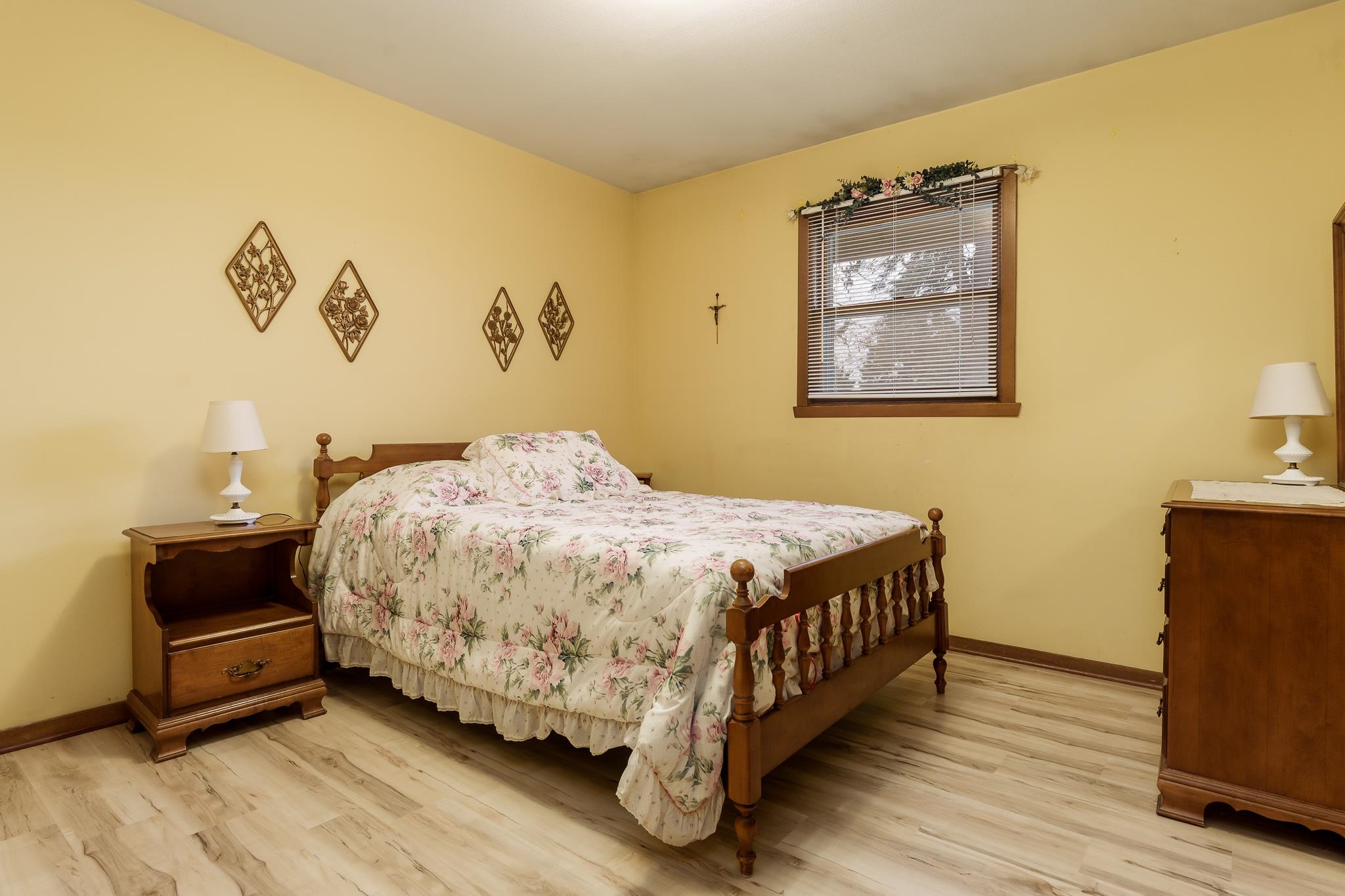 Rockford, Illinois 61107, United States, 3 Bedrooms Bedrooms, ,2 BathroomsBathrooms,Residential,Pending,32547