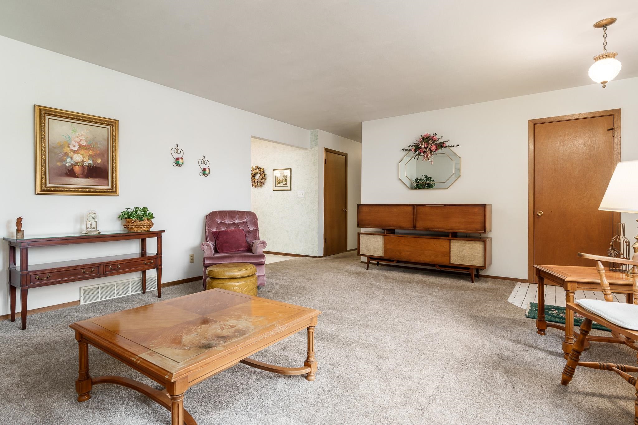 Rockford, Illinois 61107, United States, 3 Bedrooms Bedrooms, ,2 BathroomsBathrooms,Residential,Pending,32547