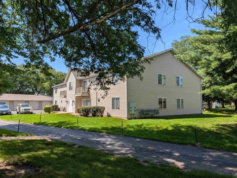 Multifamily For Sale - 5553 Andrews Drive<br/> Winnebago County, ROSCOE, IL 61073