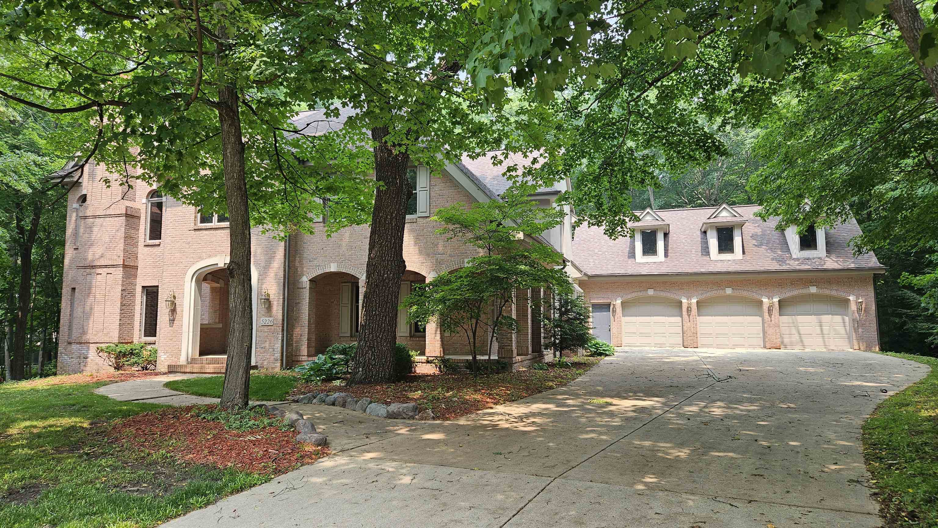 Rockford, Illinois 61107, United States, 5 Bedrooms Bedrooms, ,4 BathroomsBathrooms,Residential,Active,72366