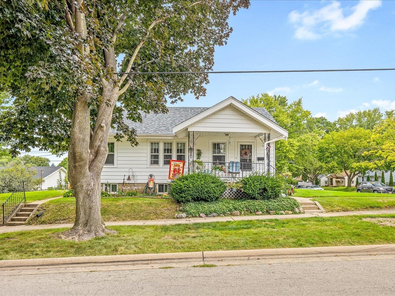 Photo 1 of 44 — 1231 23rd Street, ROCKFORD, IL 61108