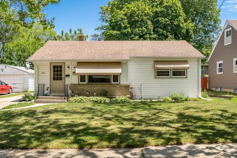 Homes For Sale - 2216 Colorado Avenue<br/> ROCKFORD, IL 61108