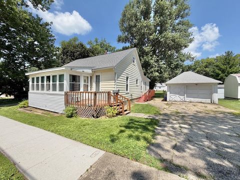 Homes For Sale - 206 W Main Street<br/> MOUNT MORRIS, IL 61054
