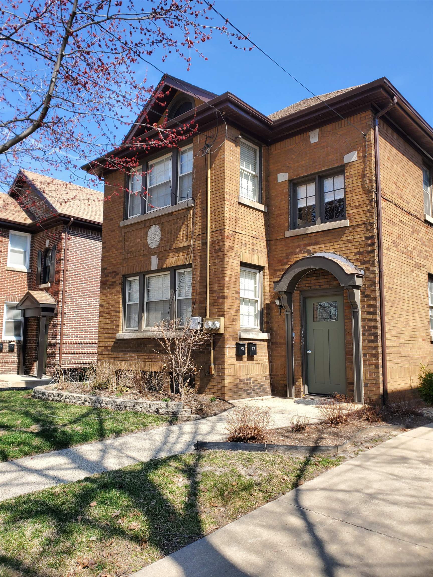 Photo 1 of 18 — 718 Seminary Street, ROCKFORD, IL 61104
