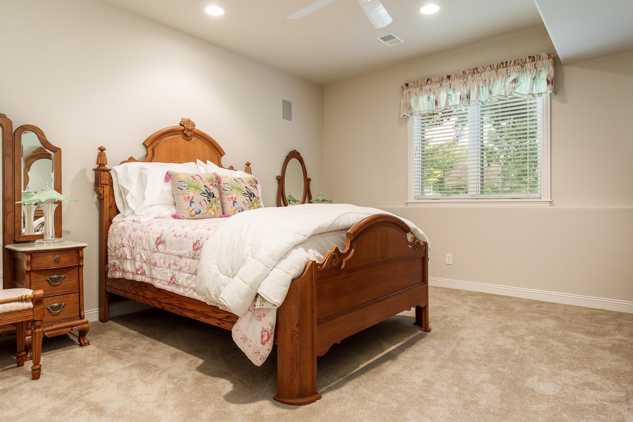 Rockford, Illinois 61114, United States, 4 Bedrooms Bedrooms, ,4 BathroomsBathrooms,Residential,Pending,210286