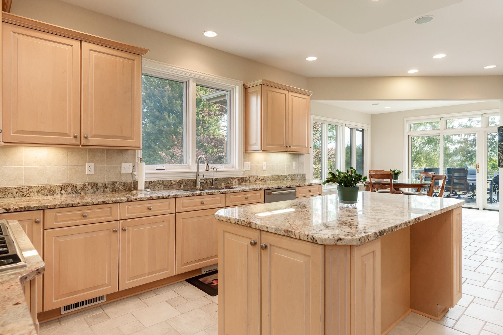 Rockford, Illinois 61114, United States, 4 Bedrooms Bedrooms, ,4 BathroomsBathrooms,Residential,Pending,210286