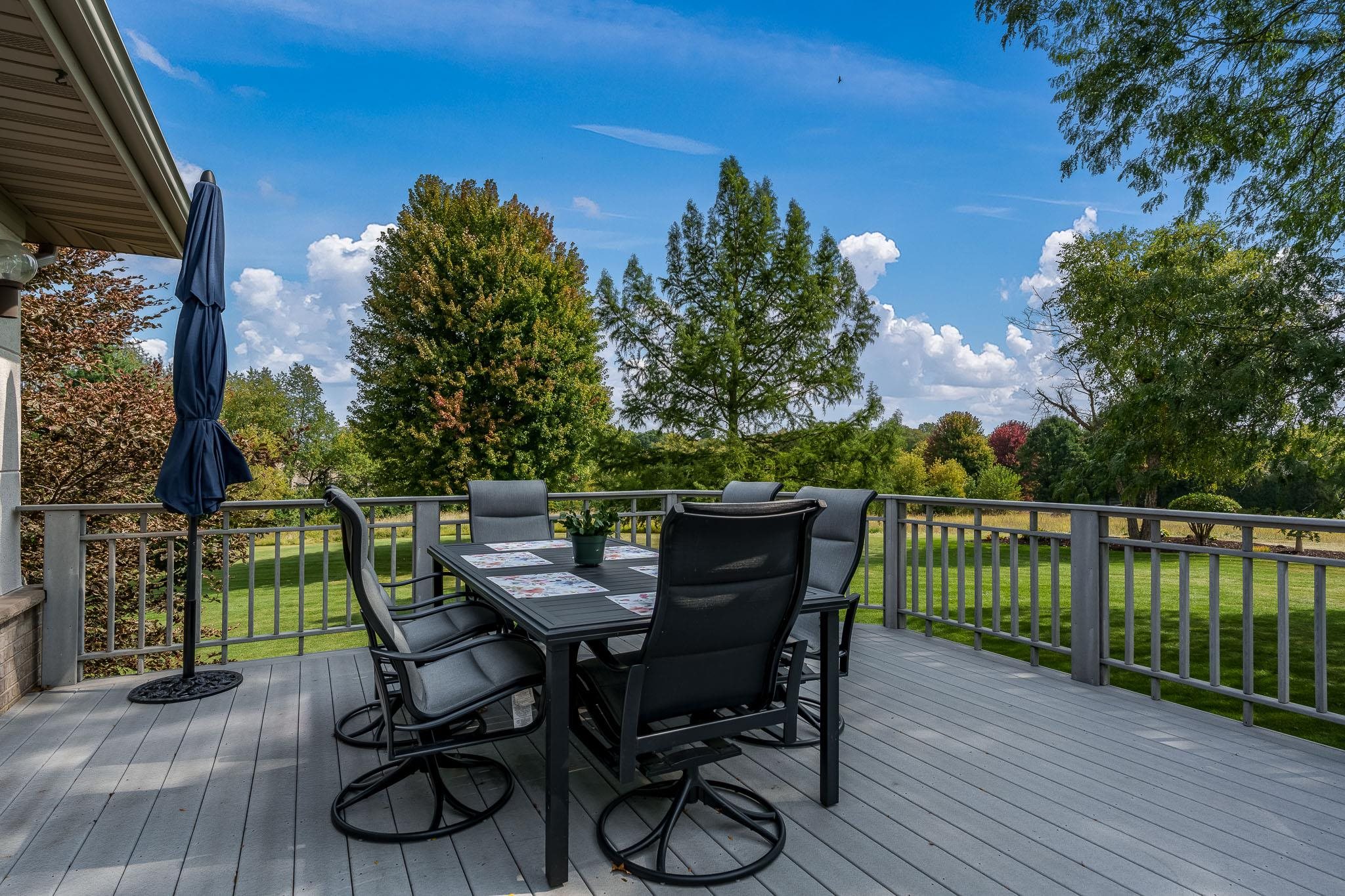 Rockford, Illinois 61114, United States, 4 Bedrooms Bedrooms, ,4 BathroomsBathrooms,Residential,Pending,210286