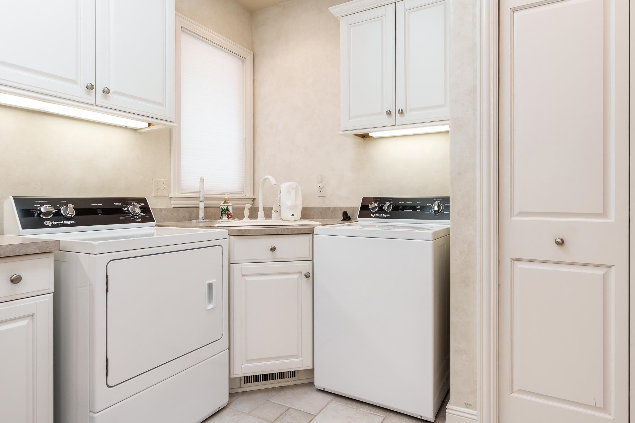 Rockford, Illinois 61114, United States, 4 Bedrooms Bedrooms, ,4 BathroomsBathrooms,Residential,Pending,210286