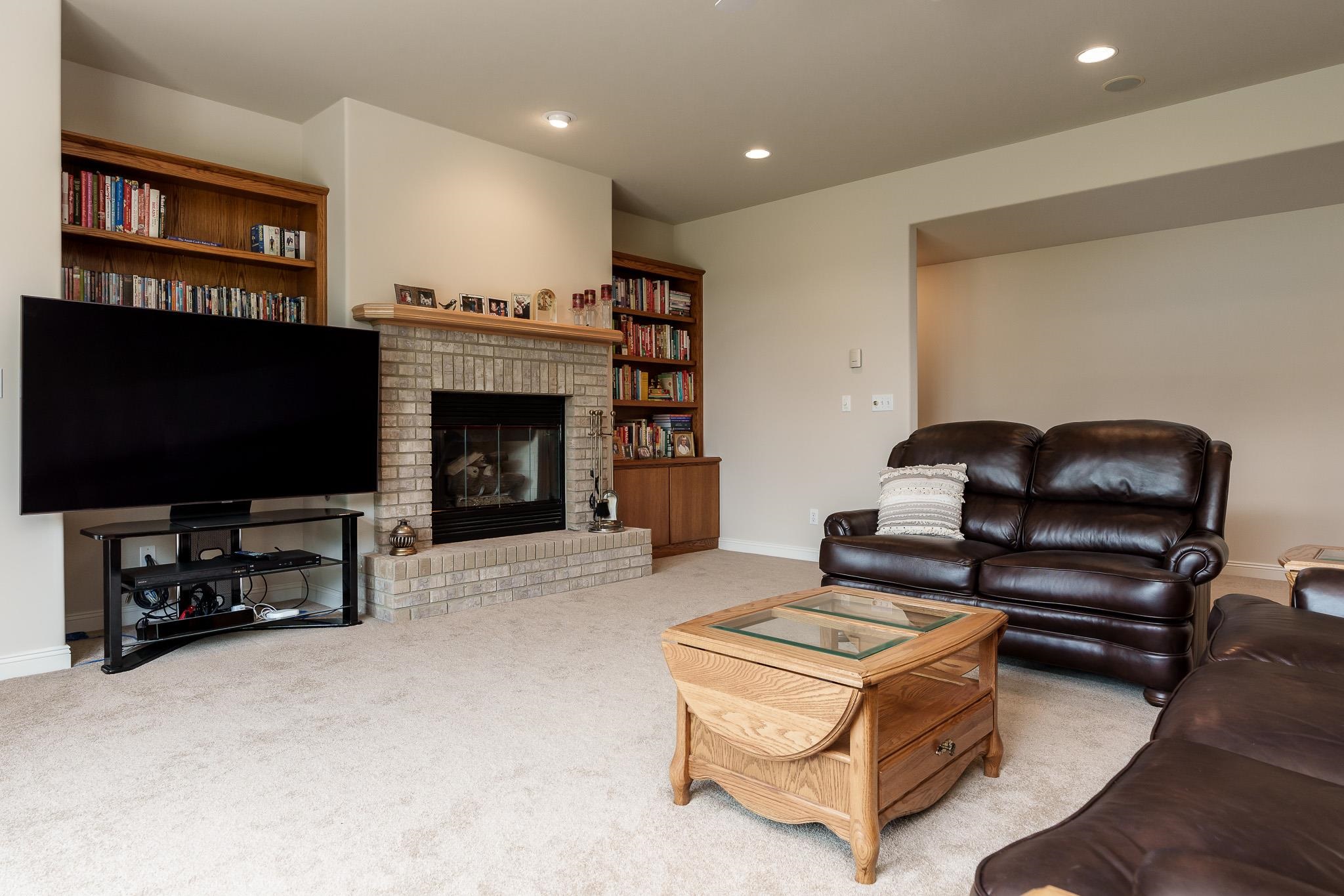 Rockford, Illinois 61114, United States, 4 Bedrooms Bedrooms, ,4 BathroomsBathrooms,Residential,Pending,210286