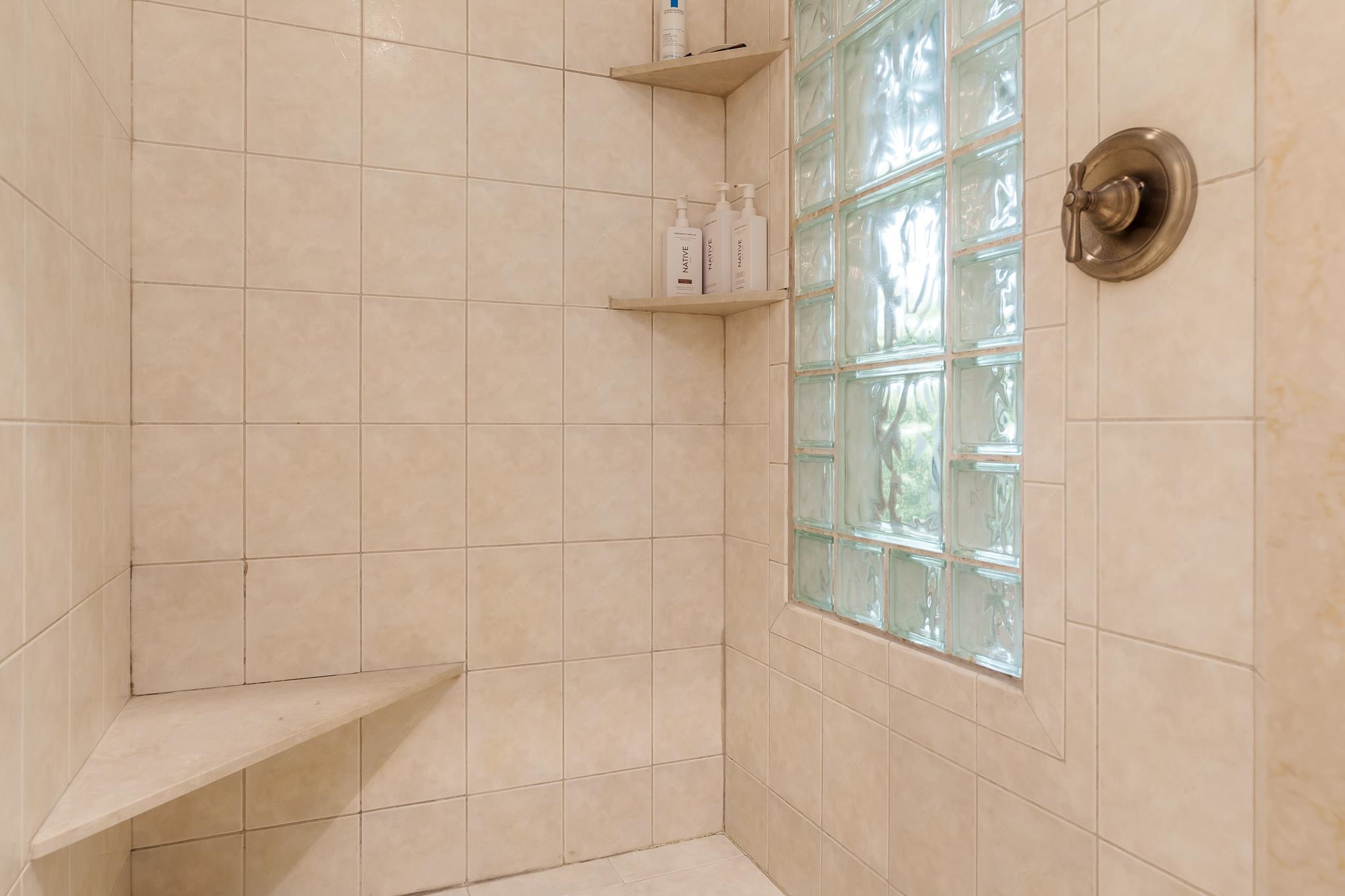 Rockford, Illinois 61114, United States, 4 Bedrooms Bedrooms, ,4 BathroomsBathrooms,Residential,Pending,210286