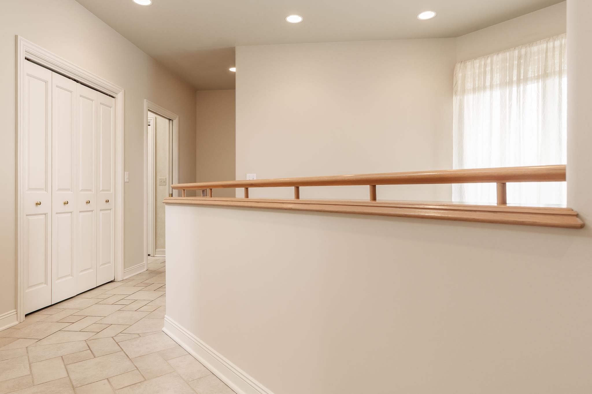 Rockford, Illinois 61114, United States, 4 Bedrooms Bedrooms, ,4 BathroomsBathrooms,Residential,Pending,210286