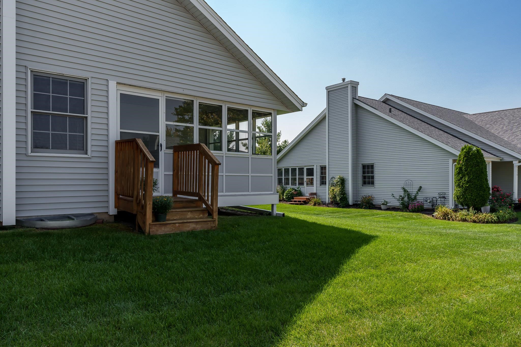 Loves Park, Illinois 61111, United States, 2 Bedrooms Bedrooms, ,3 BathroomsBathrooms,Residential,Pending,44449