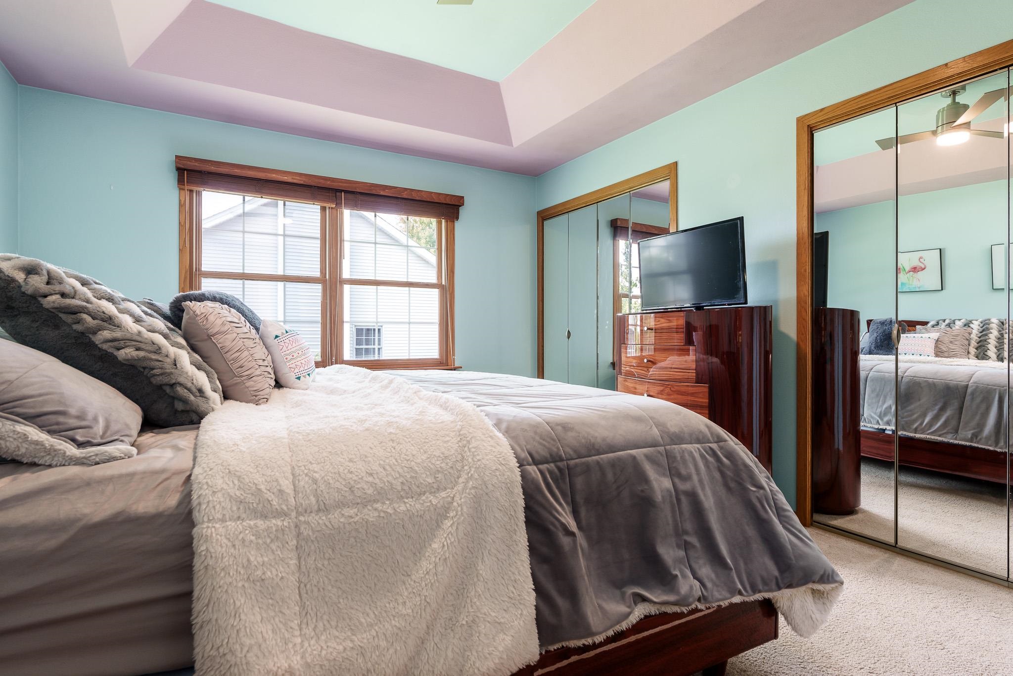 Loves Park, Illinois 61111, United States, 2 Bedrooms Bedrooms, ,3 BathroomsBathrooms,Residential,Pending,44449