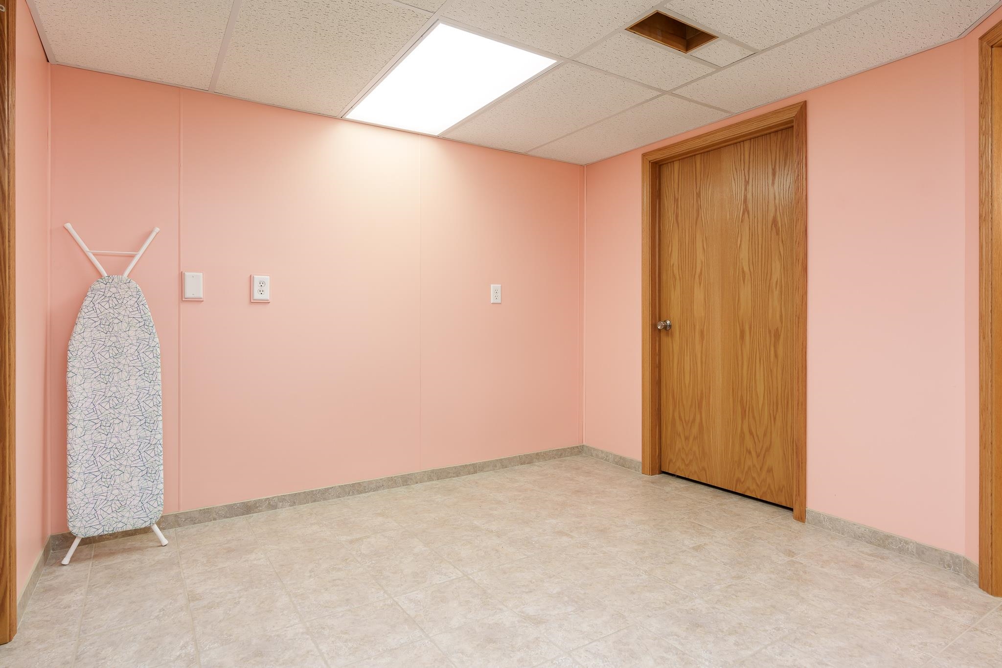 Loves Park, Illinois 61111, United States, 2 Bedrooms Bedrooms, ,3 BathroomsBathrooms,Residential,Pending,44449