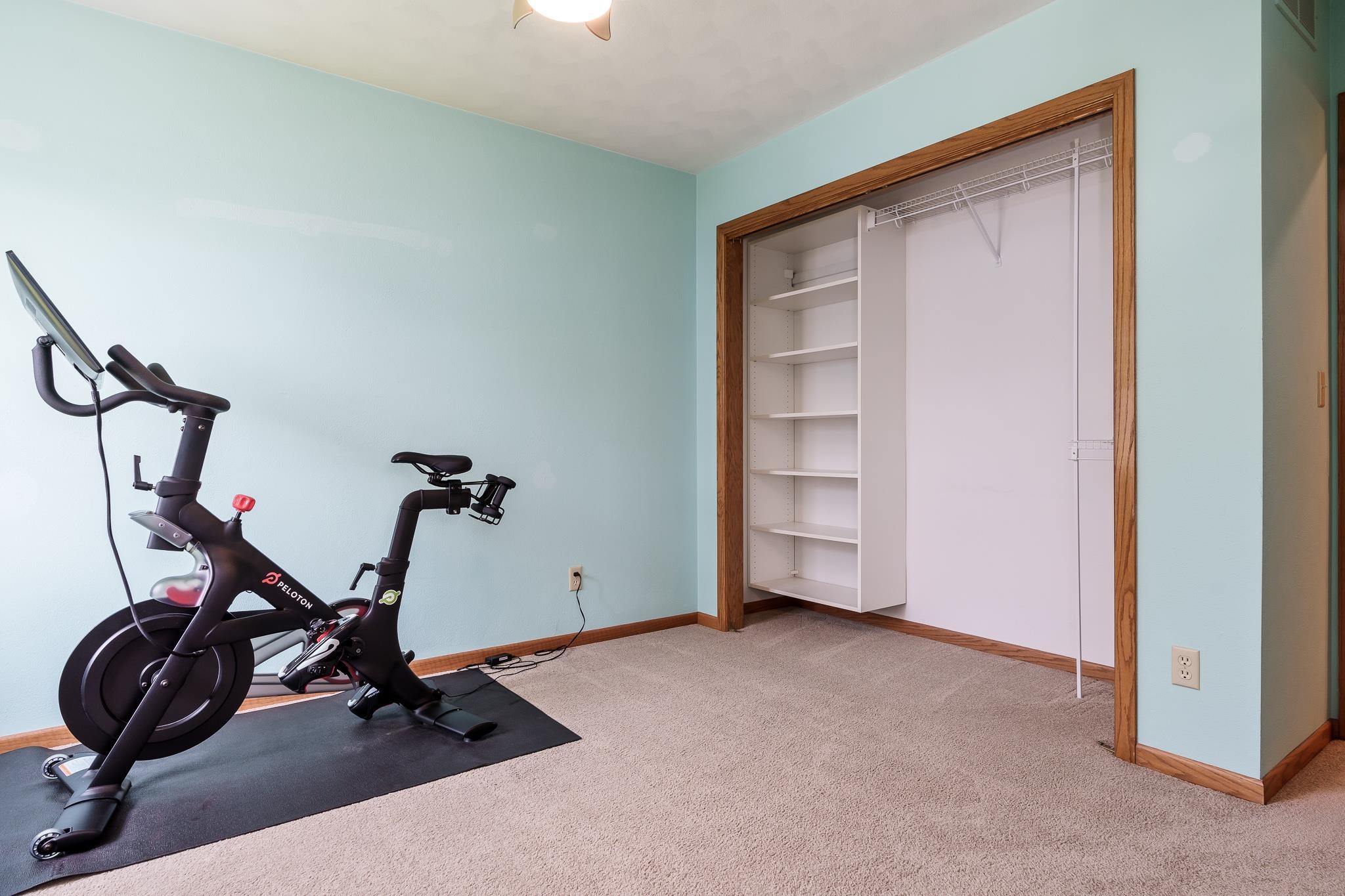 Loves Park, Illinois 61111, United States, 2 Bedrooms Bedrooms, ,3 BathroomsBathrooms,Residential,Pending,44449