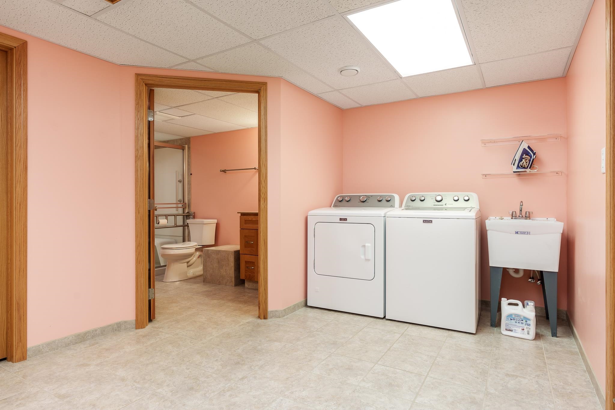 Loves Park, Illinois 61111, United States, 2 Bedrooms Bedrooms, ,3 BathroomsBathrooms,Residential,Pending,44449