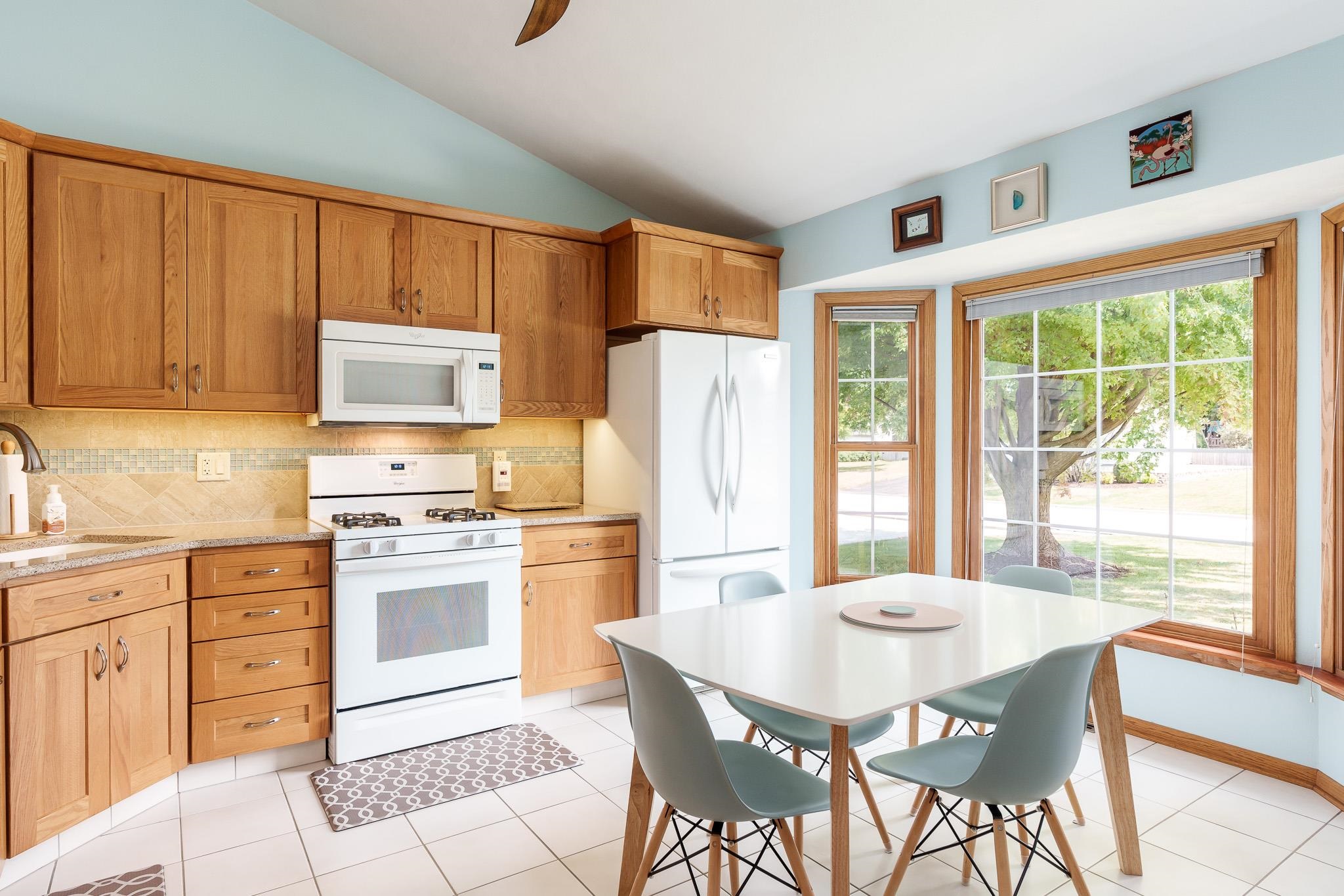 Loves Park, Illinois 61111, United States, 2 Bedrooms Bedrooms, ,3 BathroomsBathrooms,Residential,Pending,44449