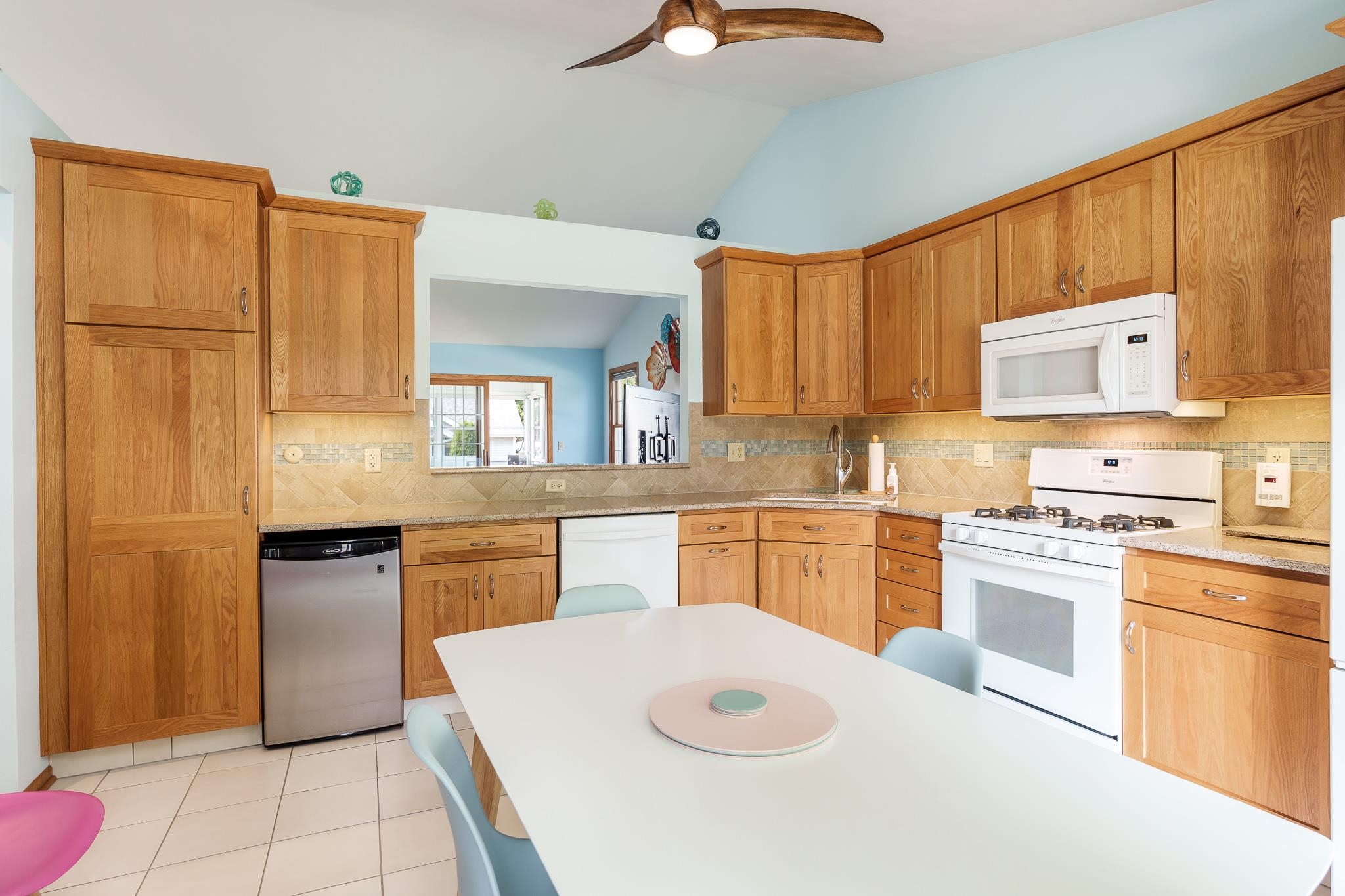 Loves Park, Illinois 61111, United States, 2 Bedrooms Bedrooms, ,3 BathroomsBathrooms,Residential,Pending,44449