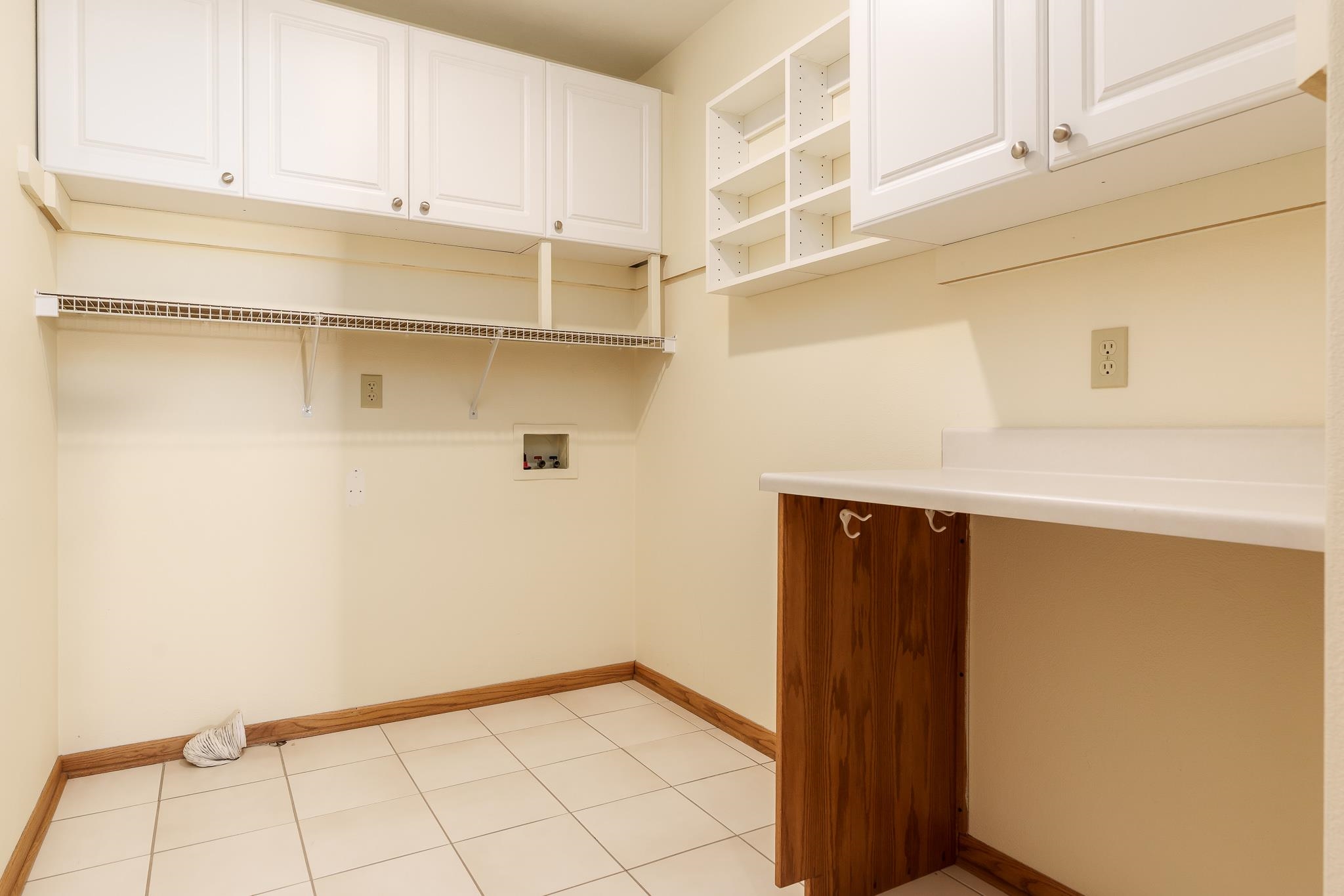 Loves Park, Illinois 61111, United States, 2 Bedrooms Bedrooms, ,3 BathroomsBathrooms,Residential,Pending,44449