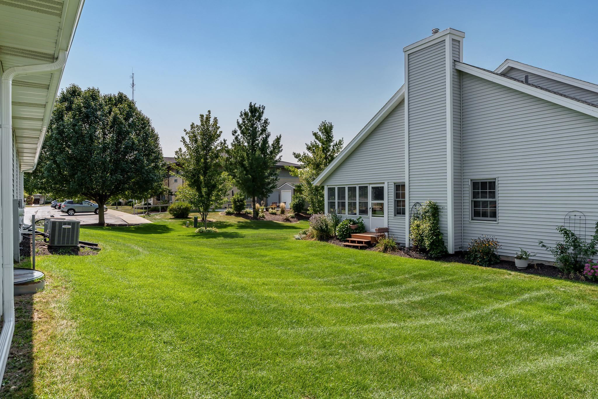 Loves Park, Illinois 61111, United States, 2 Bedrooms Bedrooms, ,3 BathroomsBathrooms,Residential,Pending,44449