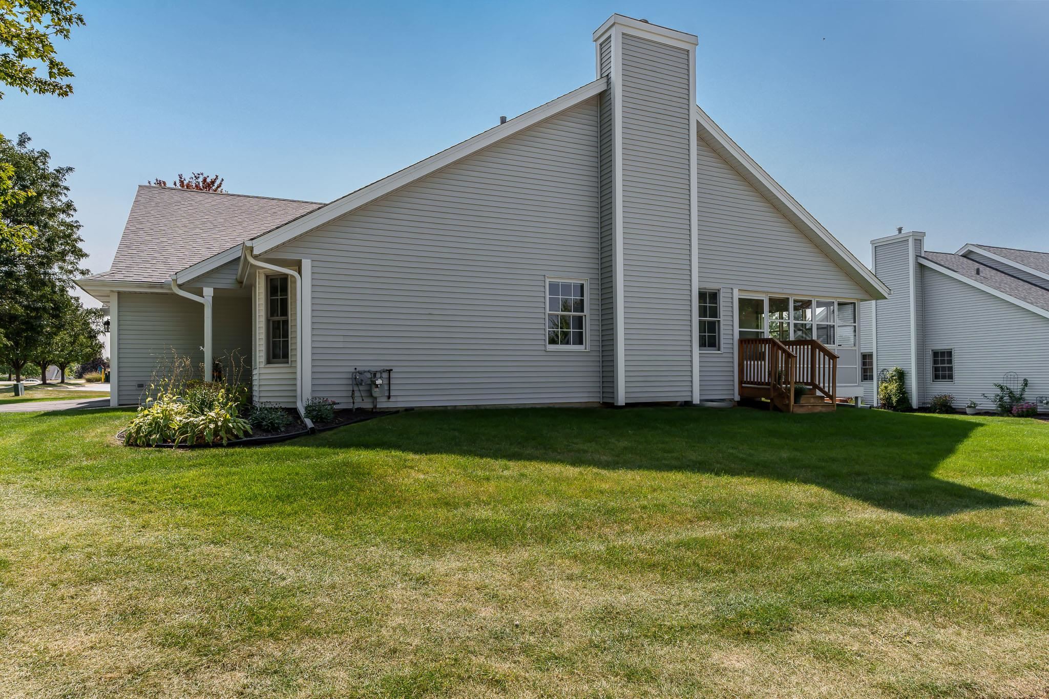 Loves Park, Illinois 61111, United States, 2 Bedrooms Bedrooms, ,3 BathroomsBathrooms,Residential,Pending,44449