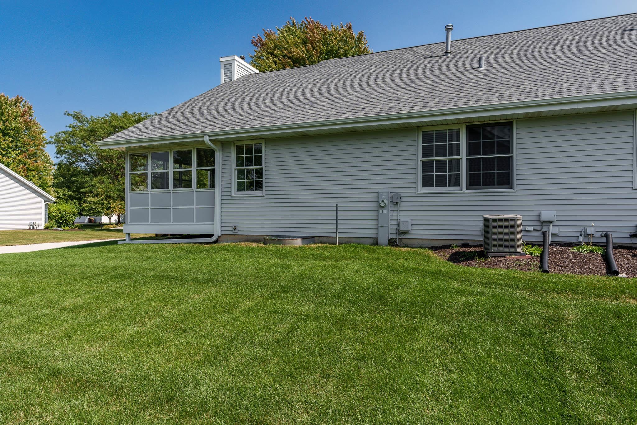 Loves Park, Illinois 61111, United States, 2 Bedrooms Bedrooms, ,3 BathroomsBathrooms,Residential,Pending,44449