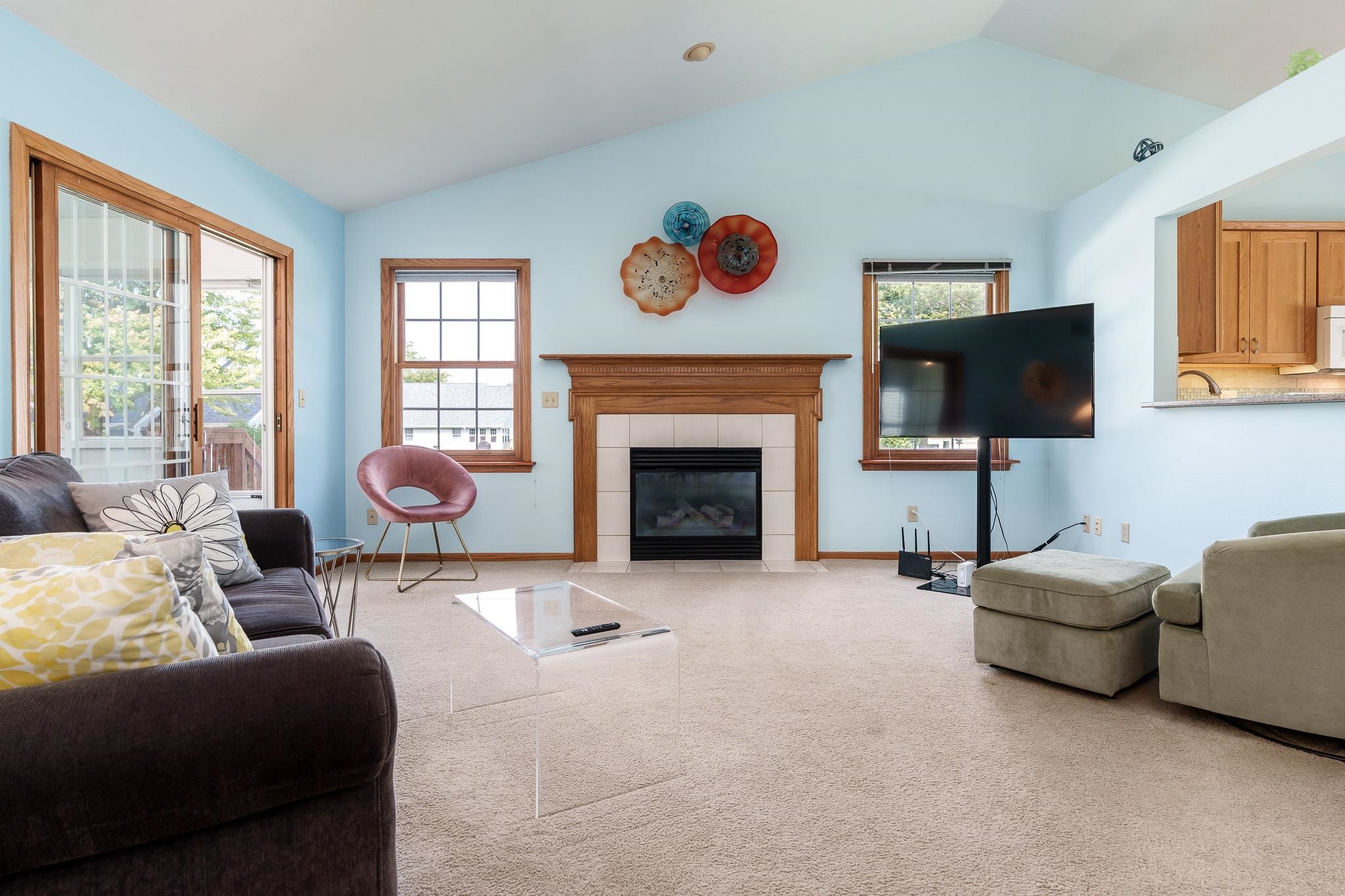 Loves Park, Illinois 61111, United States, 2 Bedrooms Bedrooms, ,3 BathroomsBathrooms,Residential,Pending,44449